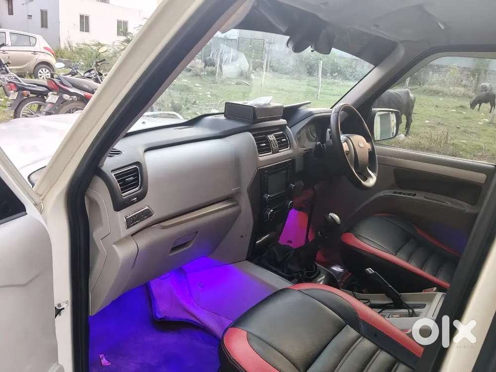 Mahindra Scorpio S10