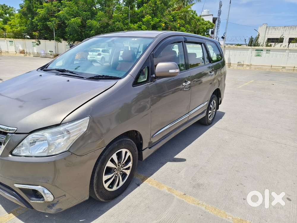 Toyota Innova 2004-2011 2.5 V Diesel 8-seater, 2015, Diesel