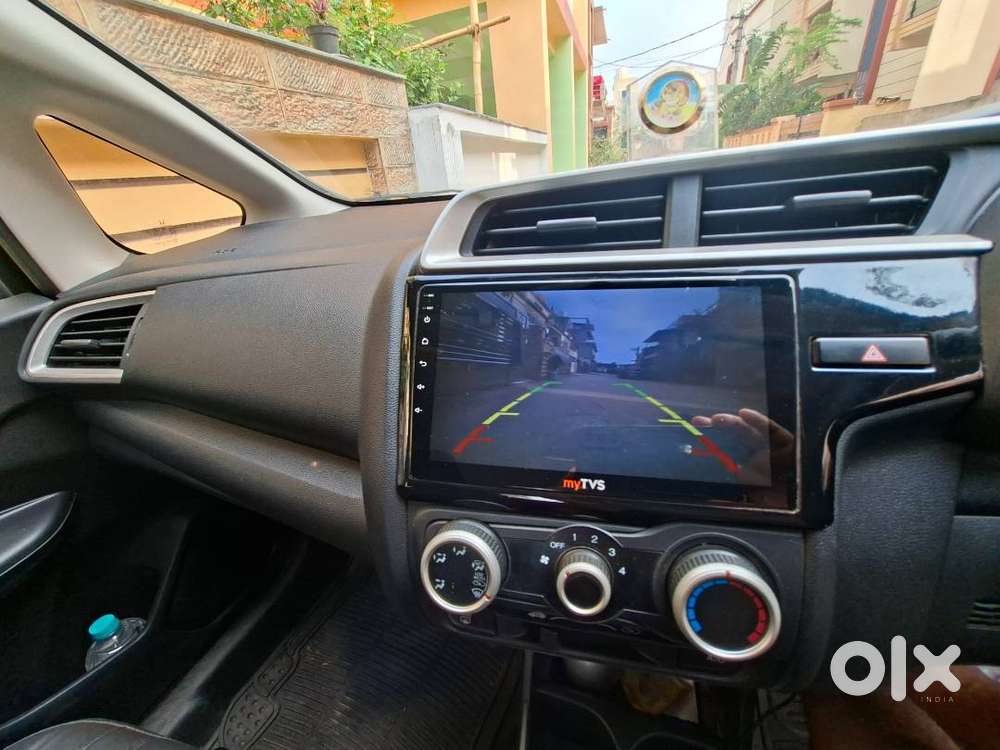 Honda Wrv With 10 Inch Touch Screen & Dash Cam