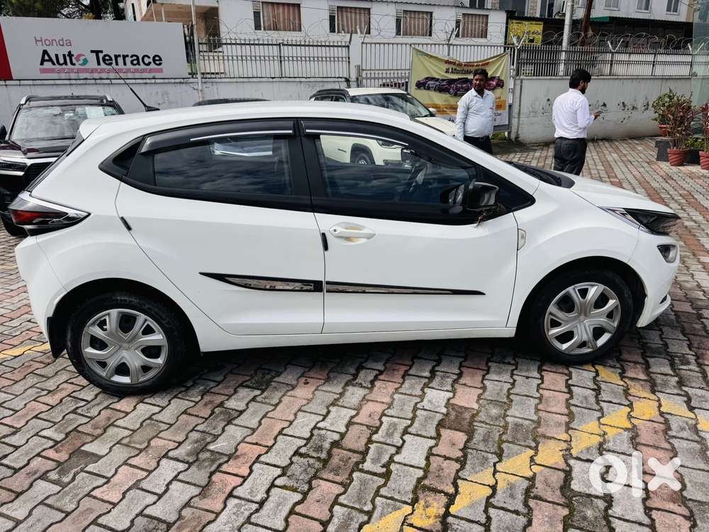 Tata Altroz 1.2 Xm Plus, 2025, Petrol