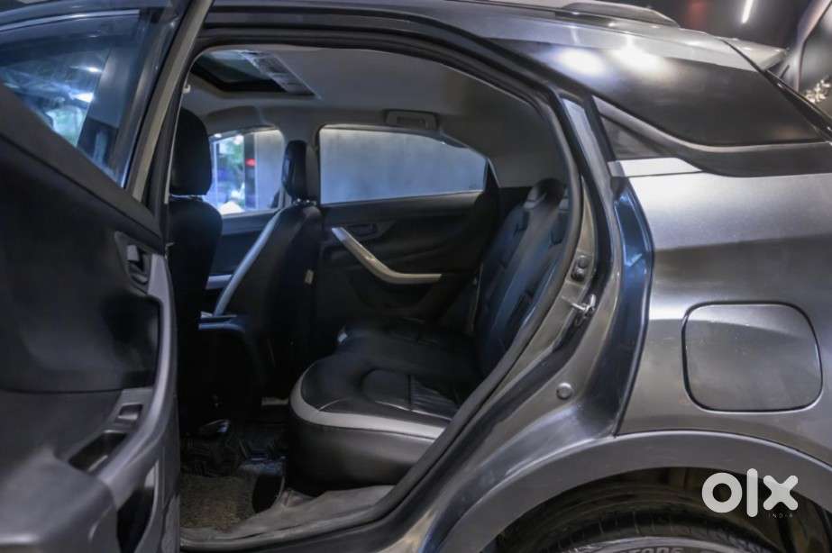 Tata Nexon 1.2 Revotron Xma Amt (s), 2023, Petrol