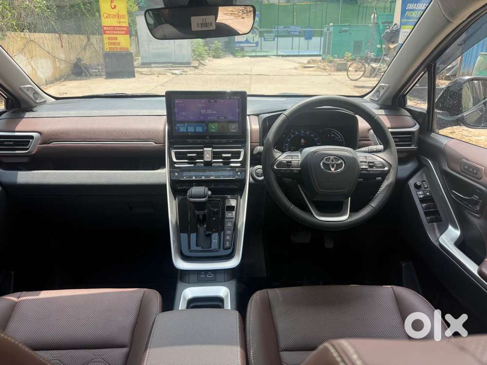 Toyota Innova Hycross 2.0 Zx (o) Hybrid 7 Str, 2025, Petrol