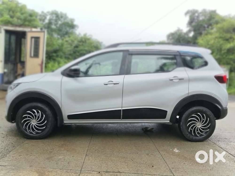Renault Triber Rxt, 2023, Petrol