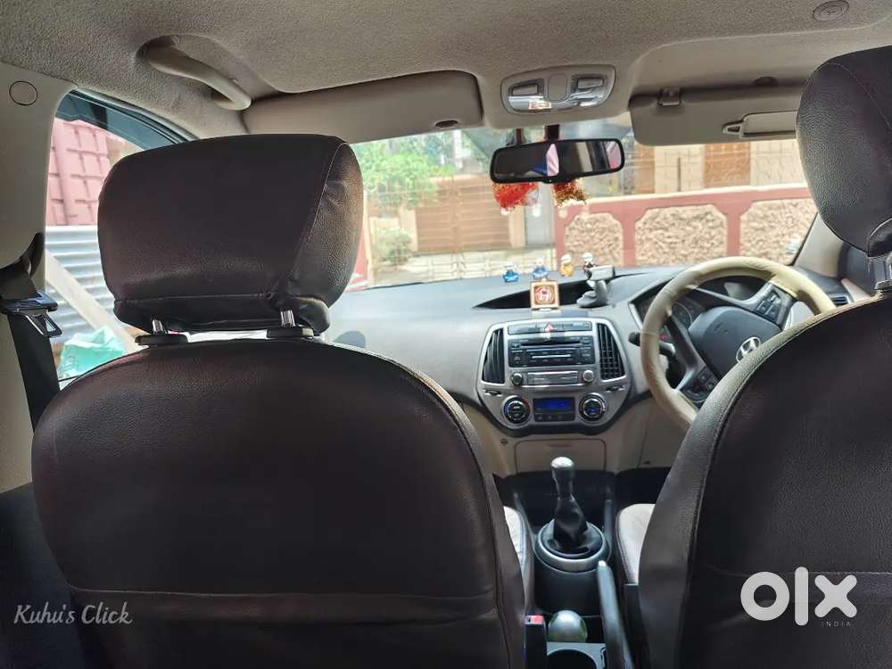 Hyundai I20 2013 Petrol Well Maintained And 30,000 Km Driven