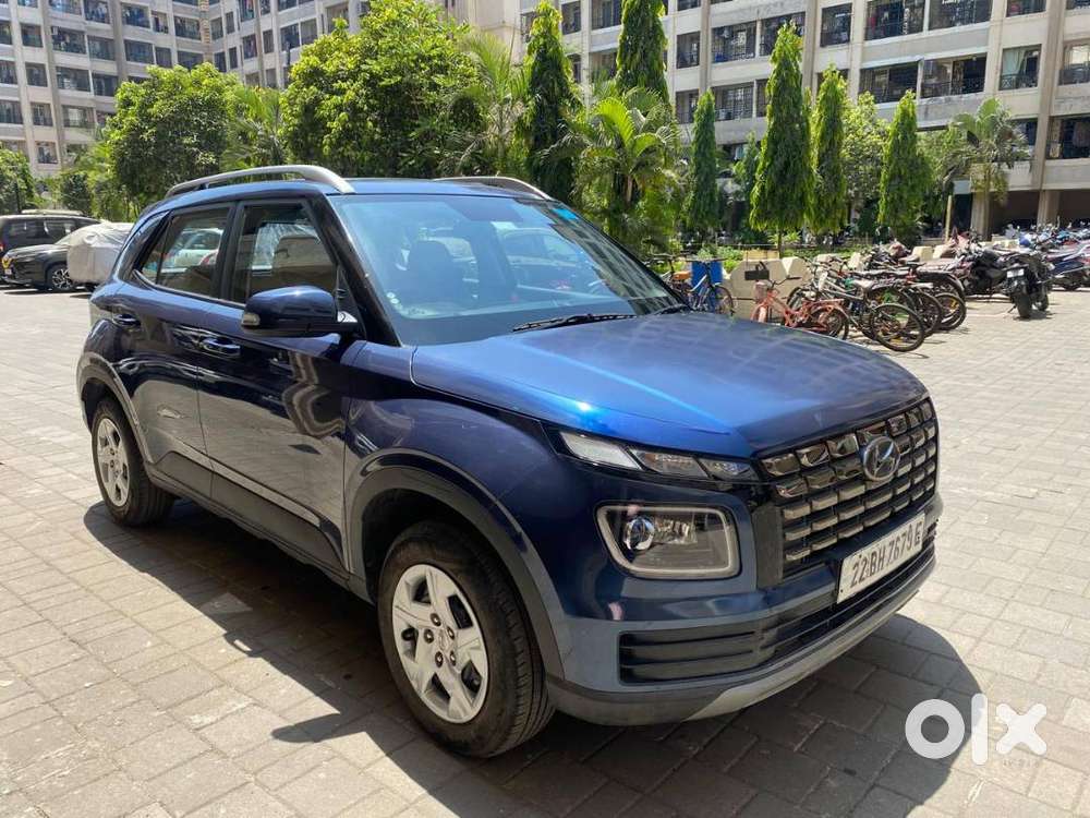 Hyundai Venue 2022 Petrol 11700 Km Driven