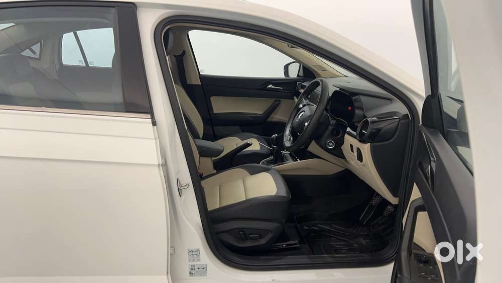Skoda Slavia Style 1.0l Tsi Mt, 2023, Petrol