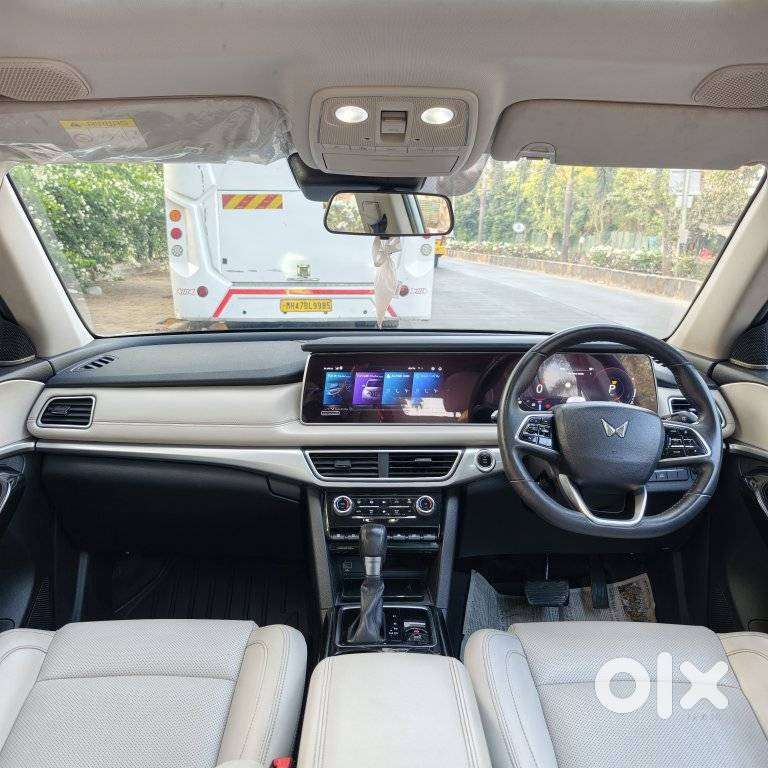 Mahindra Xuv700 2.2 Ax 7 Diesel At Str, 2022, Diesel