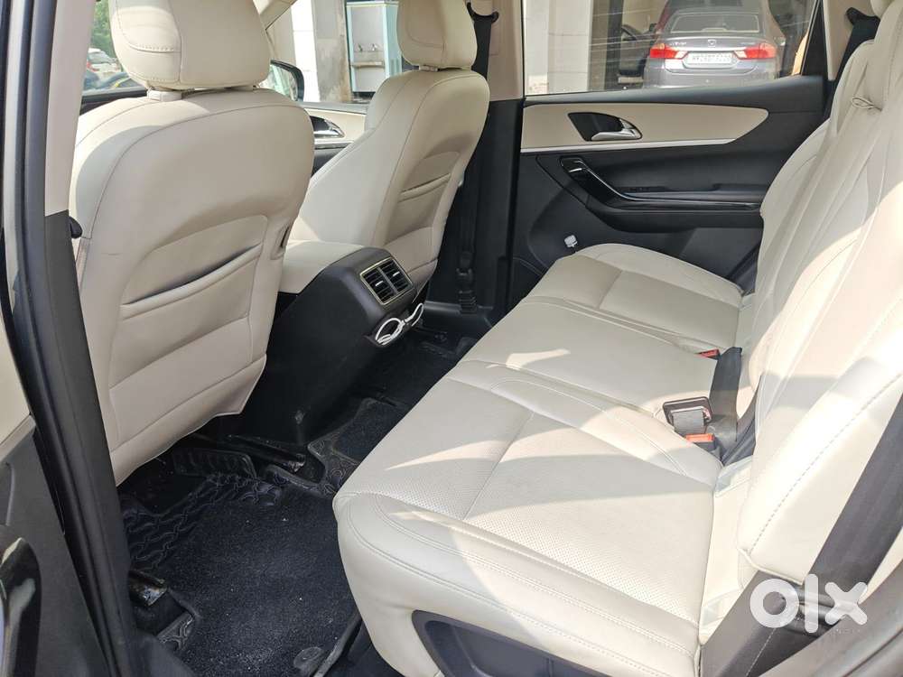 Mahindra Xuv700 2.0 Ax 7 Petrol At Str, 2024, Petrol