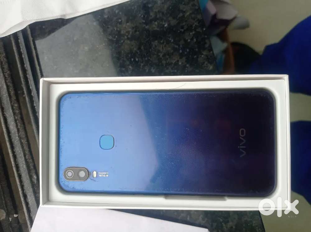Vivo y11 good condition bill and box k sath,phone battery 5000 mah