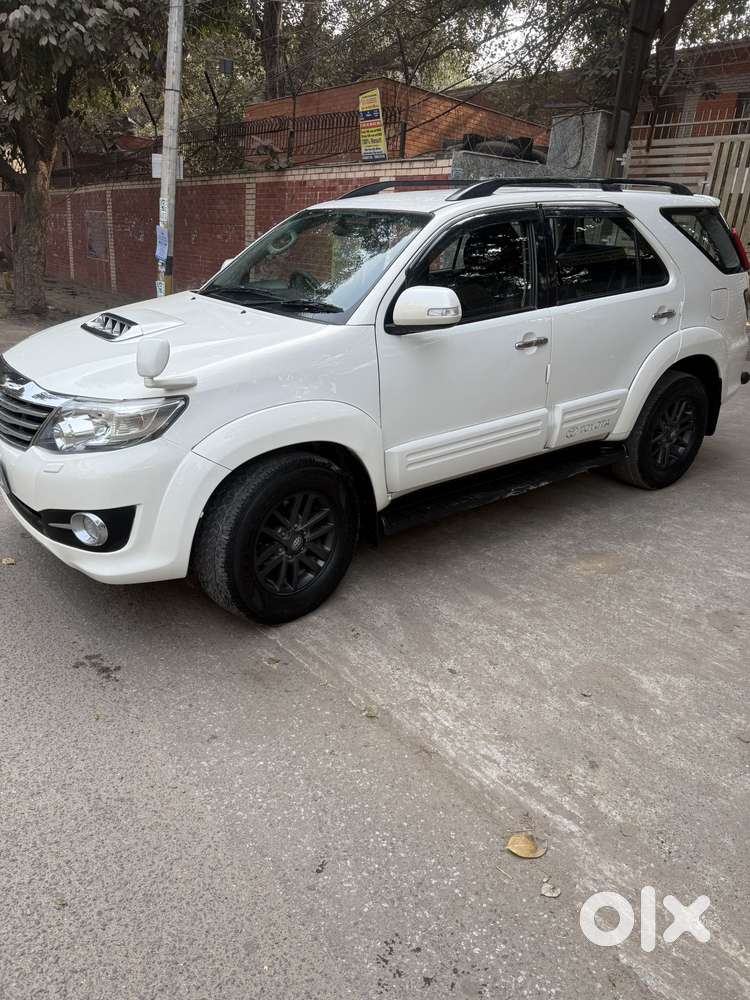 Toyota Fortuner 4x4 Manual Limited Edition, 2015, Diesel
