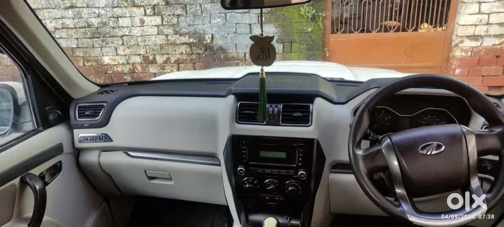 Mahindra Scorpio  S6 2015