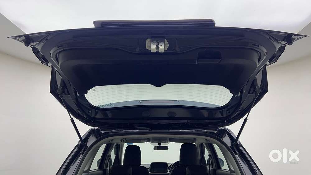 Maruti Suzuki Vitara Brezza 1.5 Zxi At, 2023, Petrol