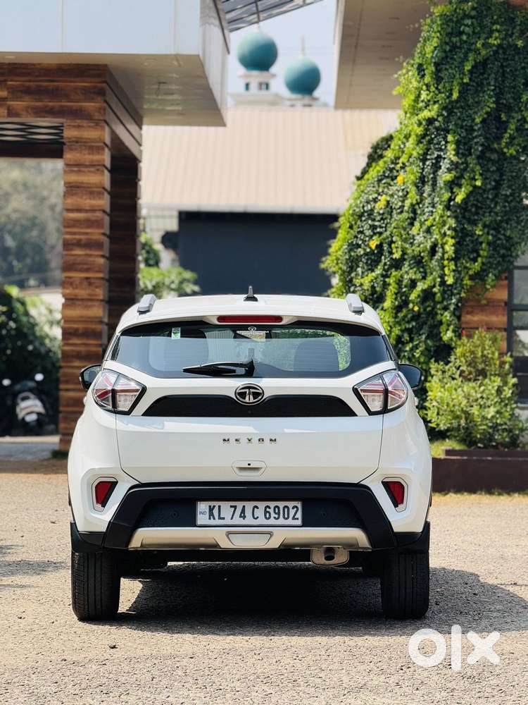 Tata Nexon 1.2 Revotron Xza Plus (o) Amt, 2023, Petrol