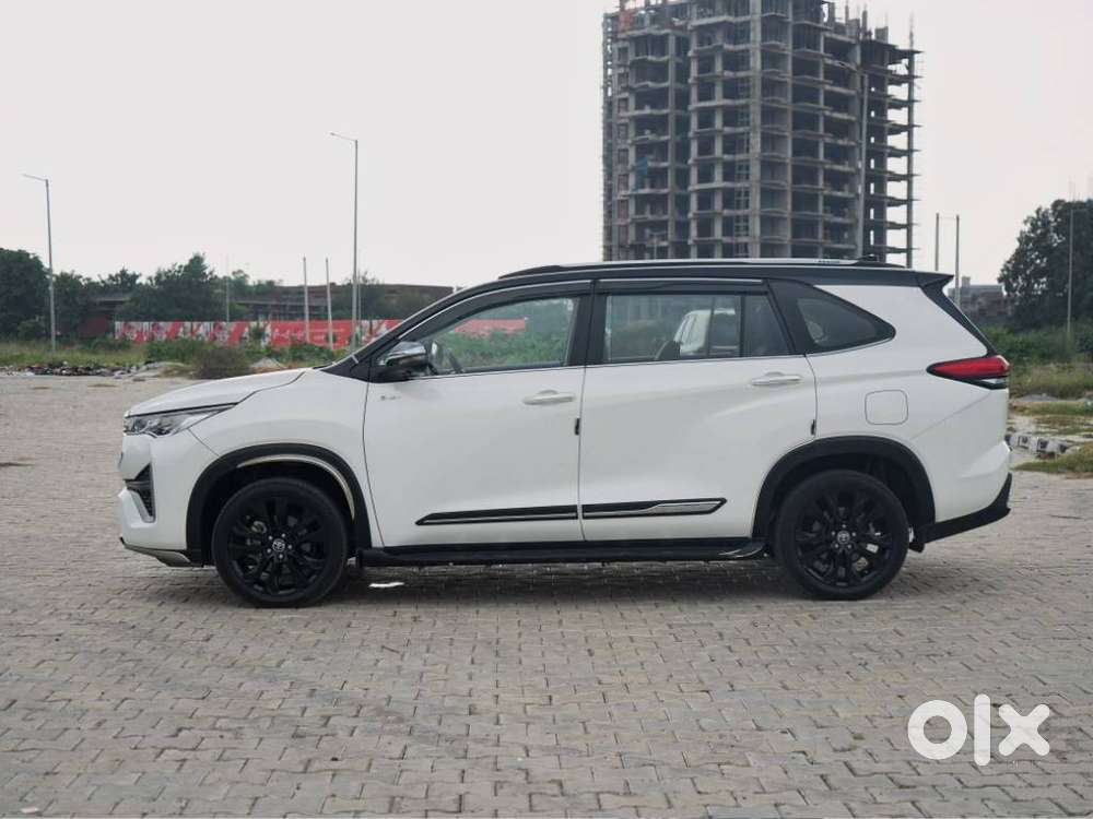 Toyota Innova Hycross 2.0 Zx (o) Hybrid 7 Str, 2025, Petrol