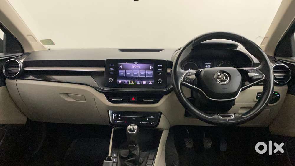 Skoda Slavia Ambition 1.0l Tsi Mt, 2022, Petrol
