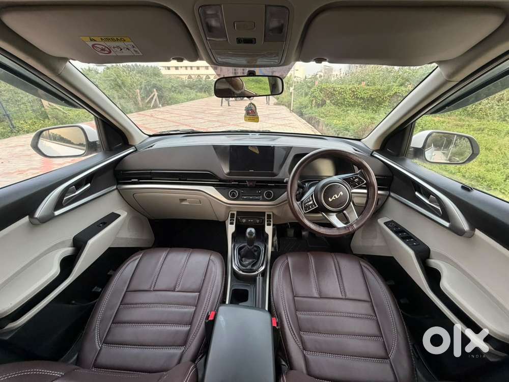 Kia Carens, 2023, Petrol