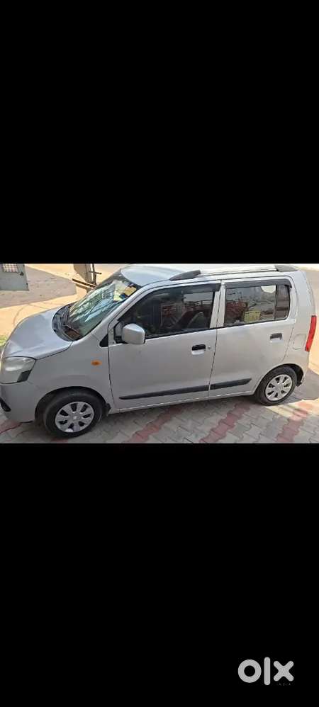 Cars Bohat Acchi Hai Saaf Condition Hai Baaki Baate Chat Par