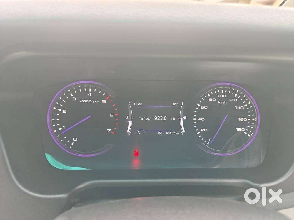 Mahindra Marazzo M8, 2018, Diesel