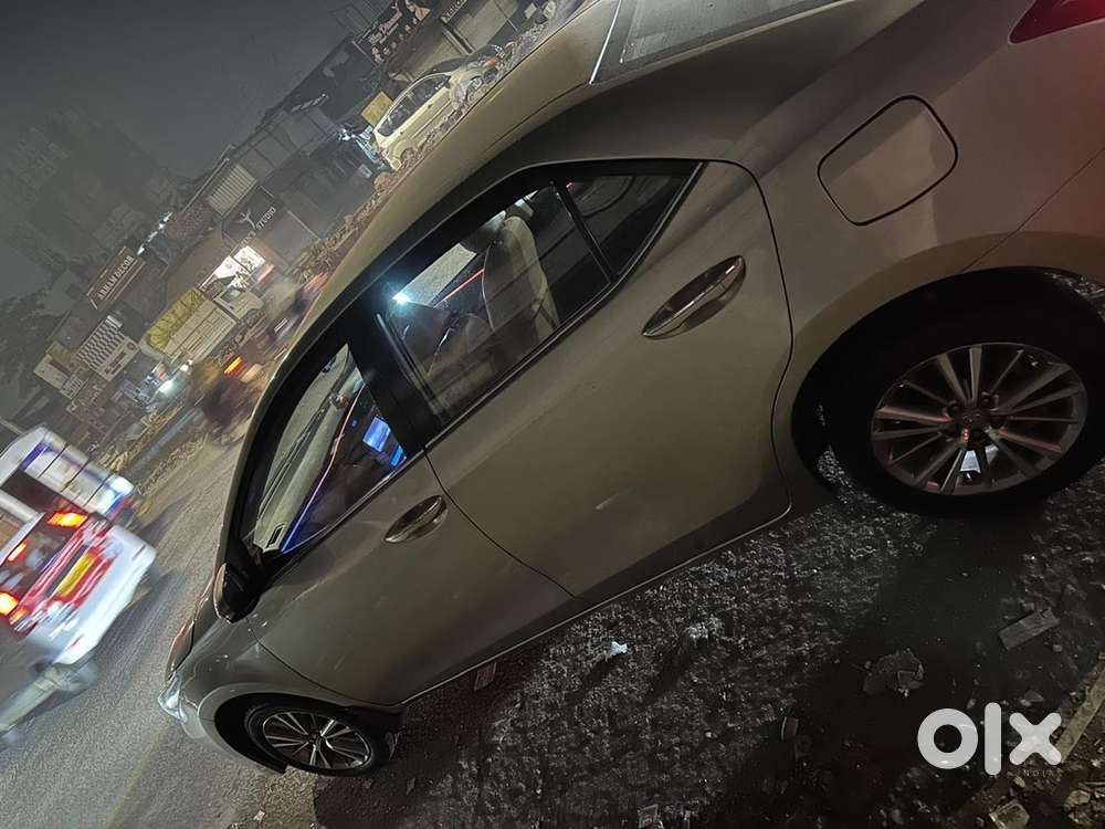 Toyota Corolla Altis 2016