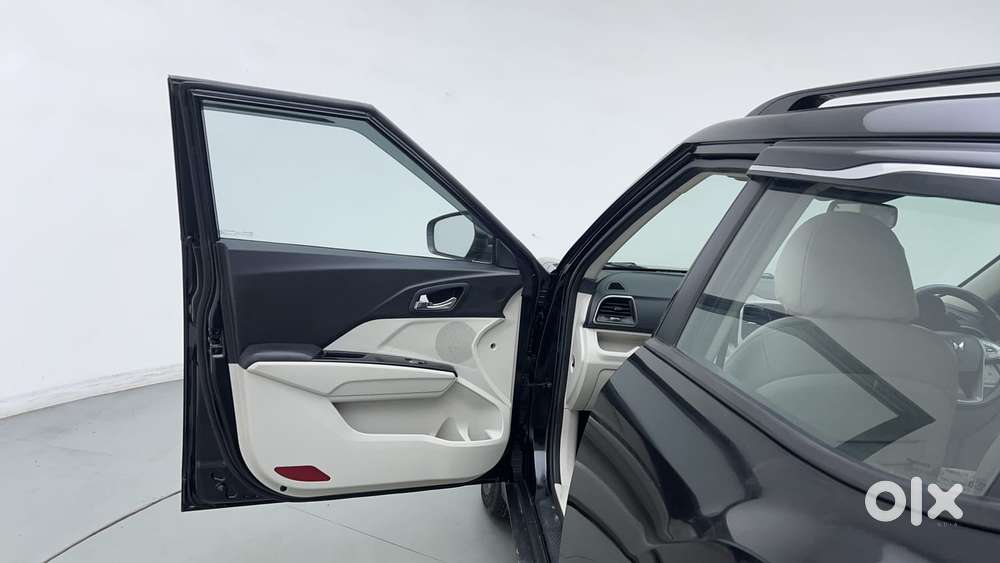 Mahindra Xuv300 W8 Option Diesel, 2023, Diesel