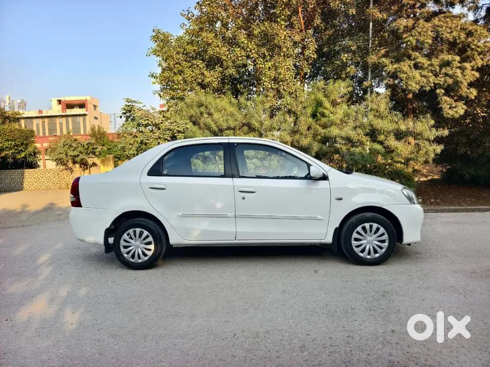 Toyota Etios [2010-2012] Petrol