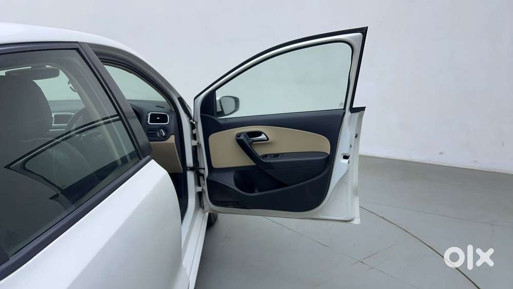 Volkswagen Polo Petrol Highline 1.2l, 2016, Petrol