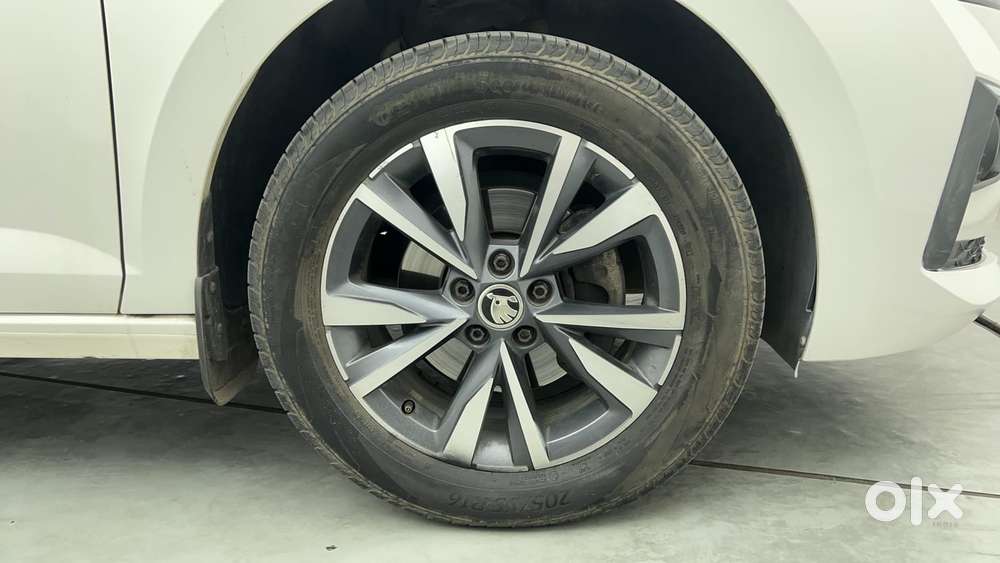 Skoda Slavia Style (non-sunroof), 2022, Petrol