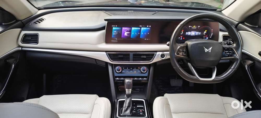 Mahindra Xuv700 2.2 Ax 7 Diesel At Luxury Pack Str Awd, 2024, Diesel