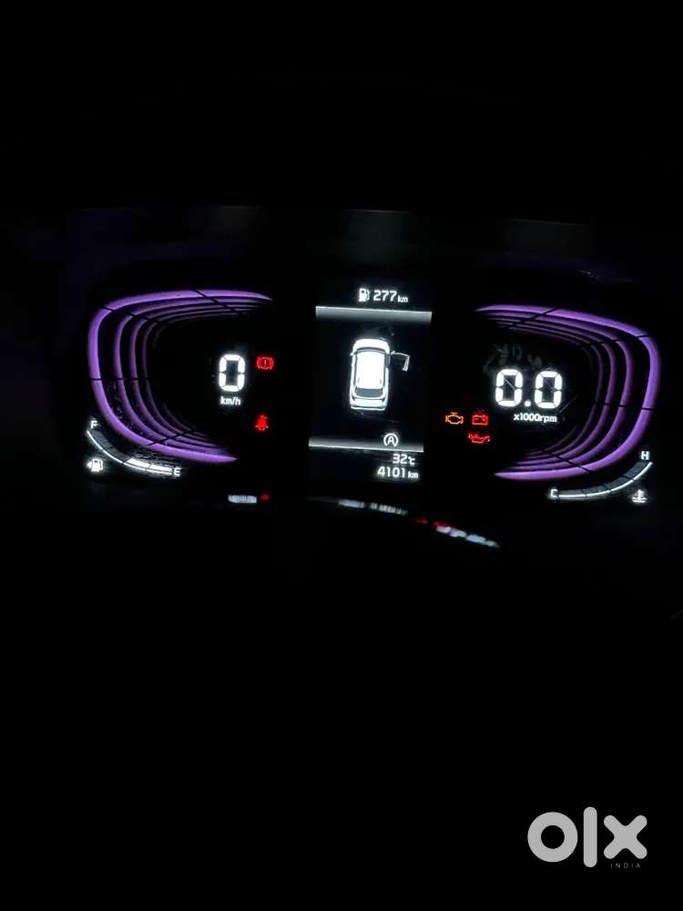 Kia Carens 2025 Petrol 4100 Km Driven