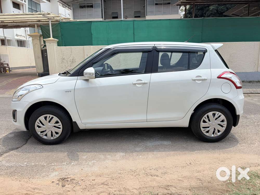 Maruti Suzuki Swift Vxi + Manual, 2017, Petrol