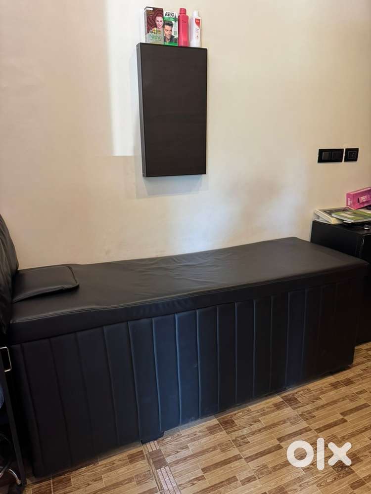 Massage & facial bed