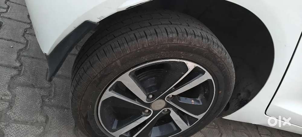 Tata Altroz Xz Petrol New Condition