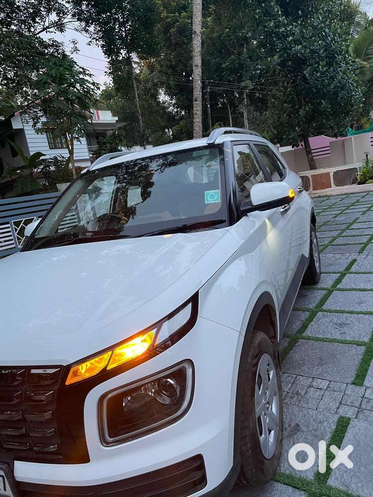 Hyundai Venue 2022 Petrol 29000 Km Driven