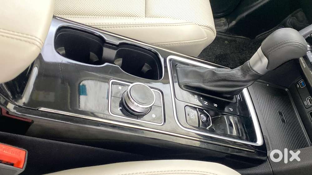 Mahindra Xuv700 2.0 Ax 7 Petrol Mt Str, 2024, Petrol