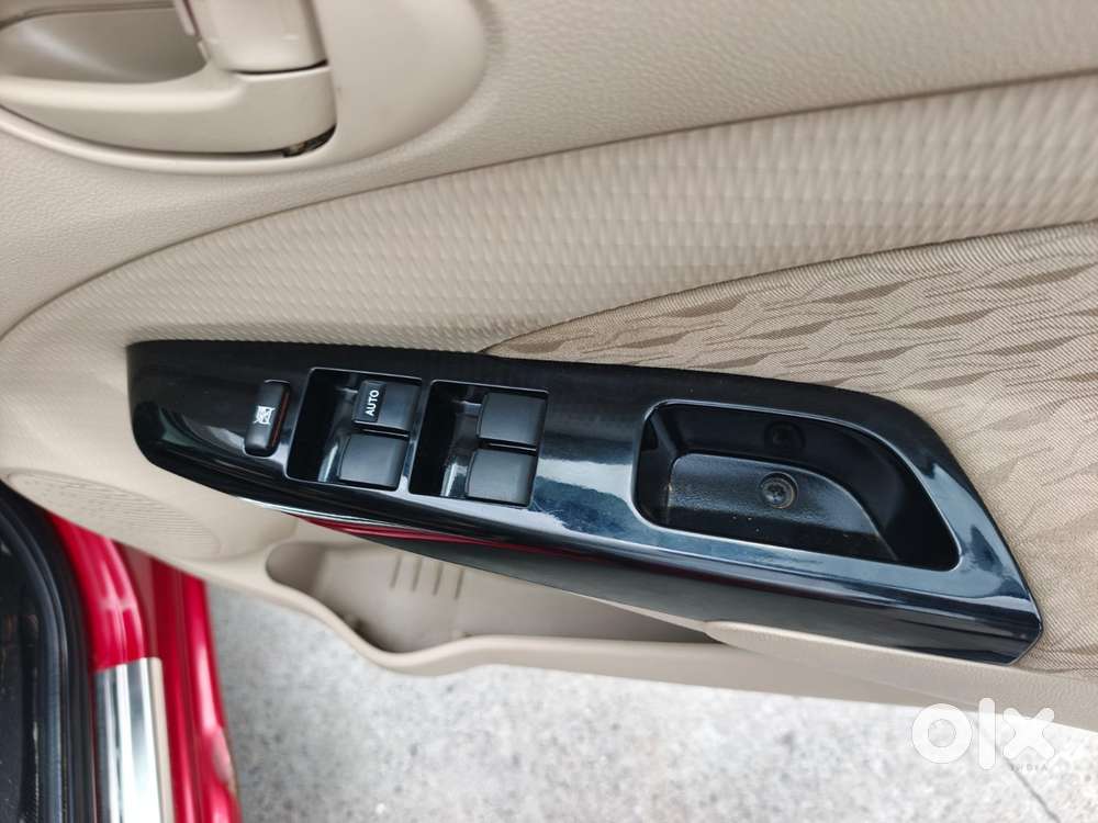 Toyota Etios Liva Vx Dual Tone, 2019, Petrol