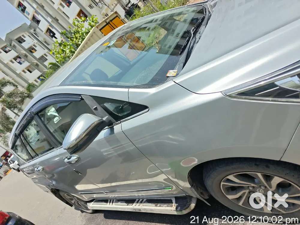 Toyota Innova Crysta 2.4 G 2022 7+1 8 Seater Tboard