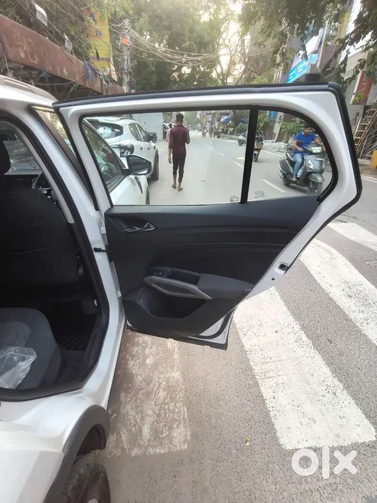 Škoda Kylaq Signature 1.0 Tsi Mt  March 2025  Single Owner  Candy W