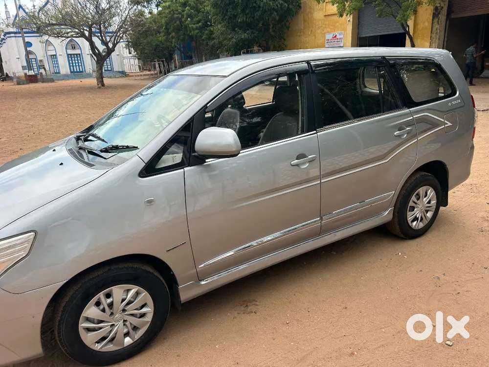 Toyota Innova 2016