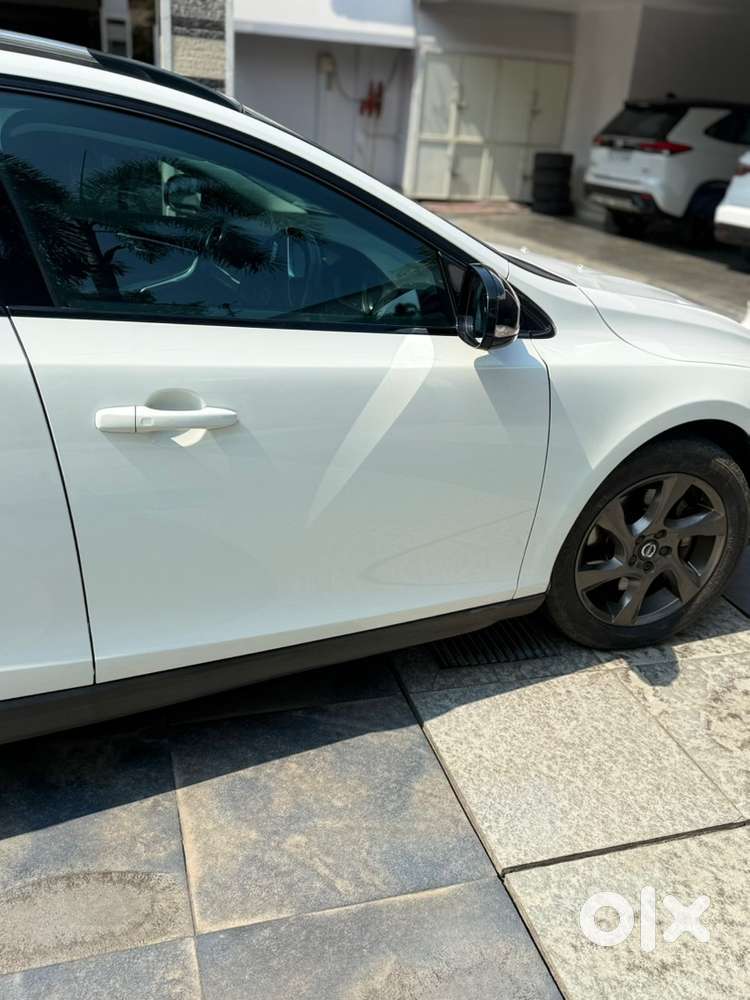 Volvo V40 Cross Country 2016 Diesel Good Condition