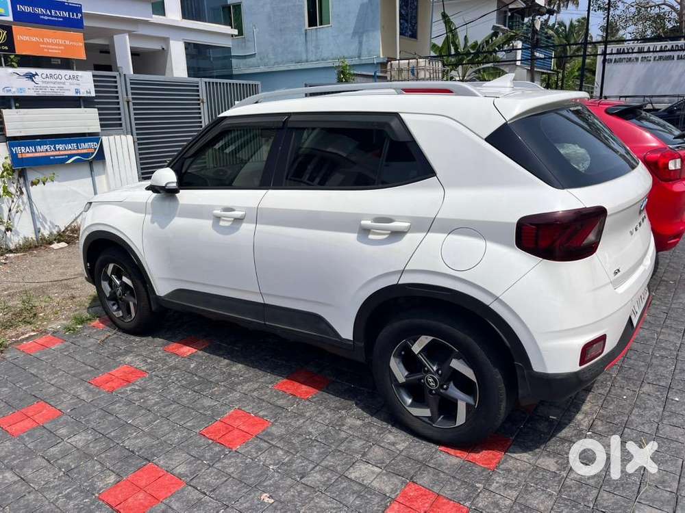 Hyundai Venue 2021 Petrol Well Maintained