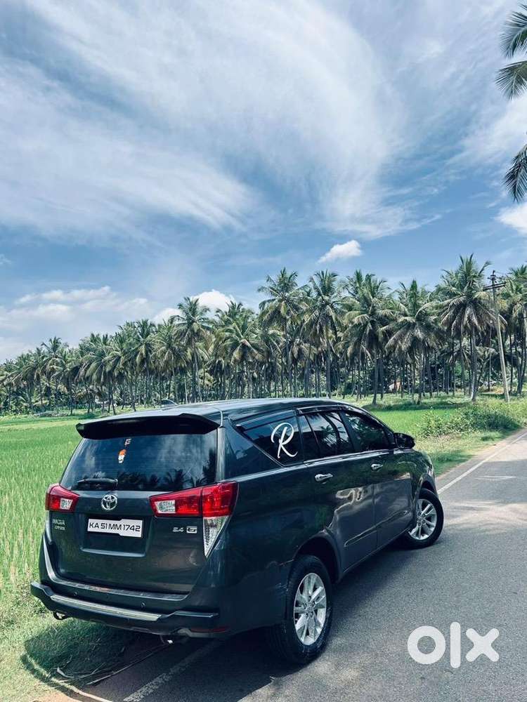 Toyota Innova Crysta 2.4g 2018 Diesel 100000 Km Driven
