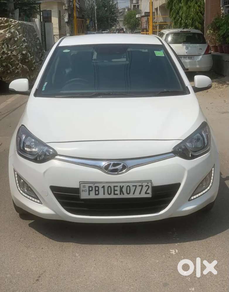 I20 Asta 31829 Kms Run Top Model Brand New Condition With New Tyres