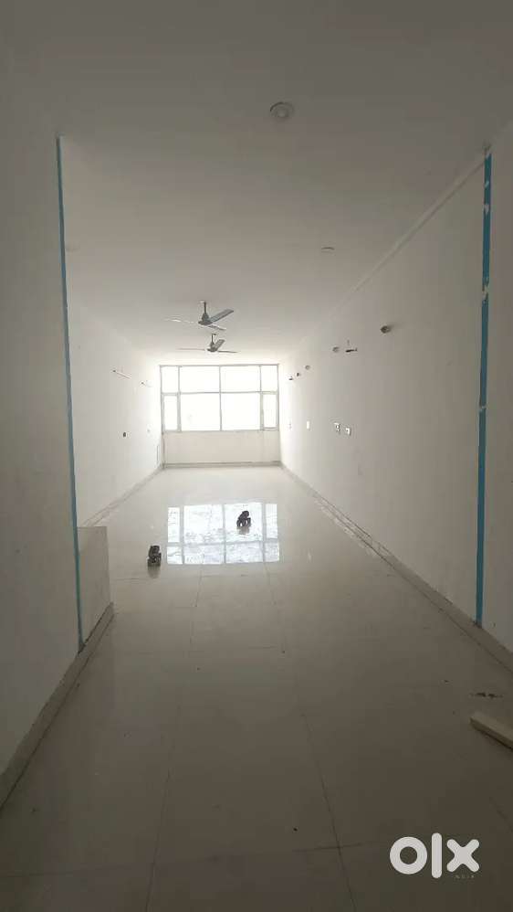 12x40 feet showroom floor available 4 rent in Zirakpur For Rent
