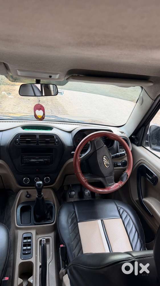 Mahindra Tuv300 Plus  Excellent Condition  Single Owner