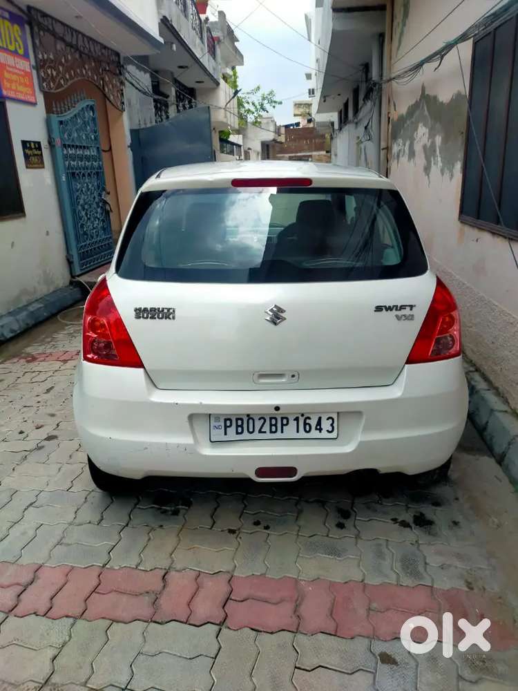 Maruti Suzuki Swift Petrol Manual 2011