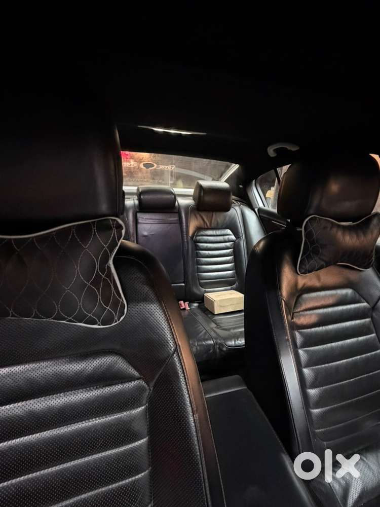 Volkswagen Passat 2011 Km Driven