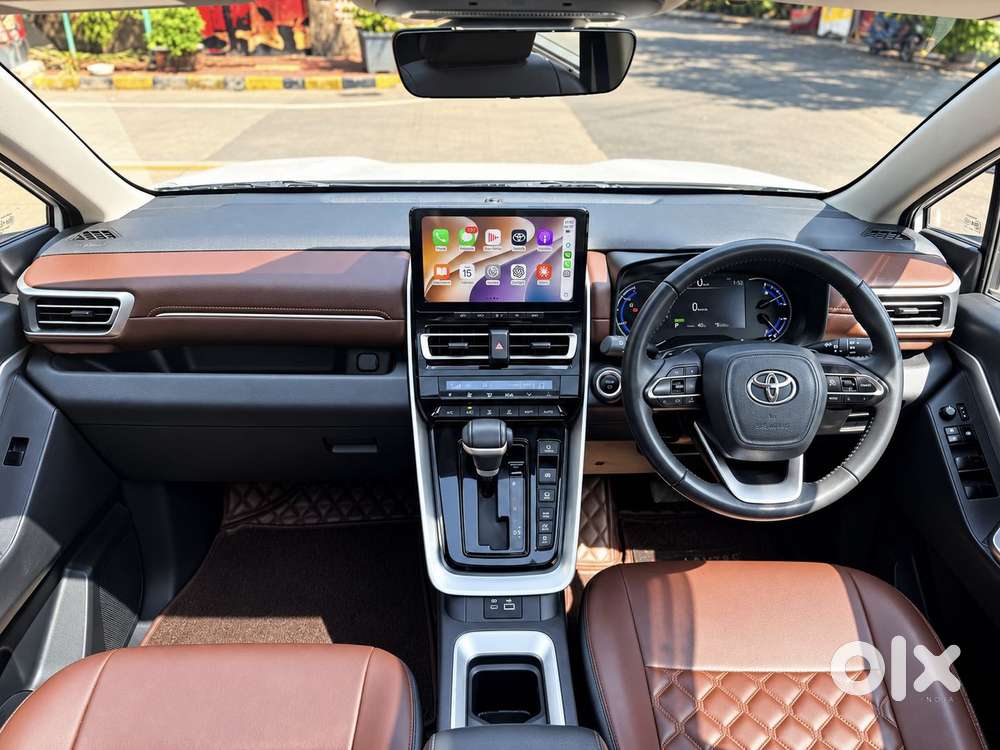 Toyota Innova Hycross 2.0 Vx (o) Hybrid 8 Str, 2024, Petrol