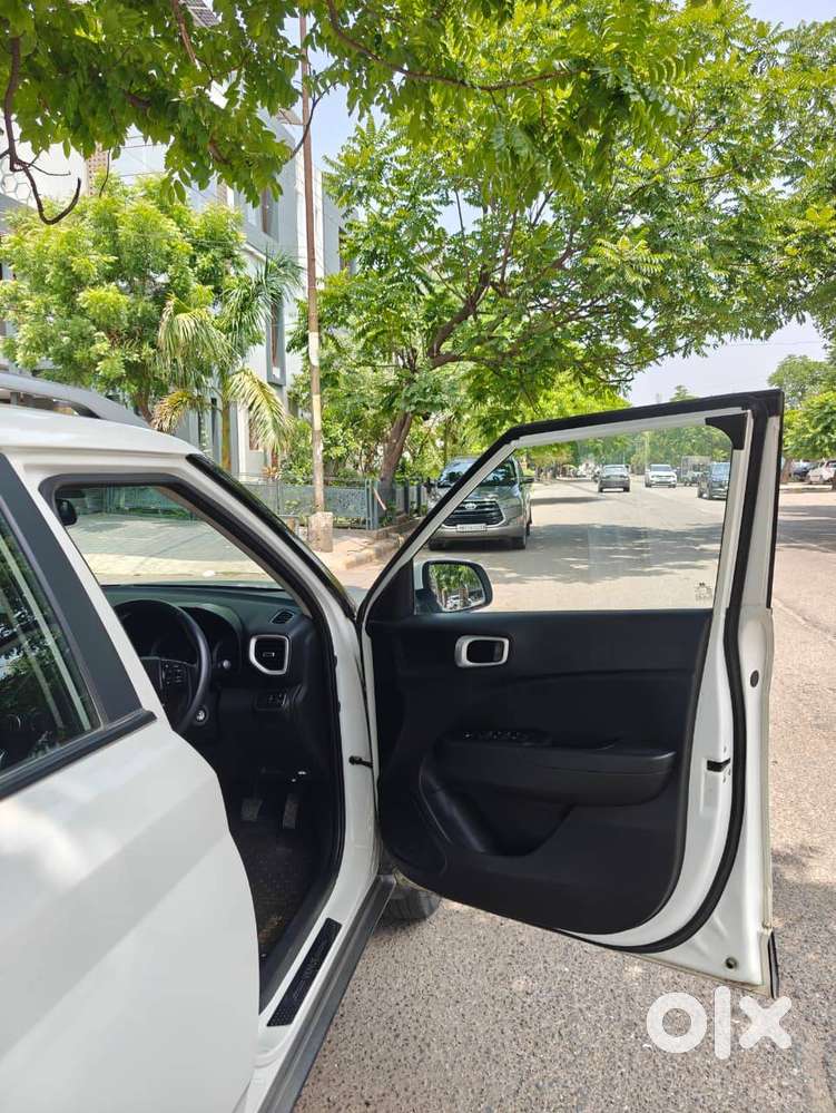 Hyundai Venue 2020 Petrol Well Maintained