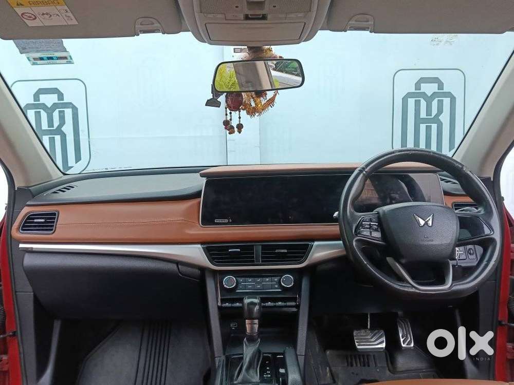 Mahindra Xuv700 2.0 Ax 5 Petrol At Str, 2022, Petrol