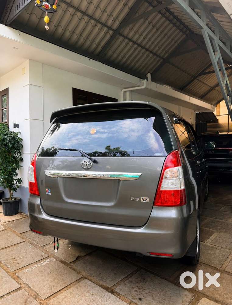 2012 Toyota Innova 98000 Kms